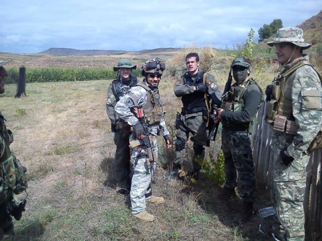 jugando a airsoft